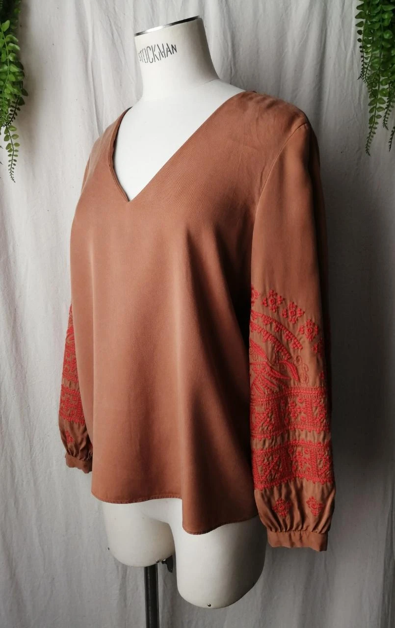 Fluid V-neck blouse with long puff sleeves terracotta with embroidery "Cremieux" – photo 2